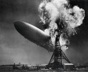 Hindenburg tar eld