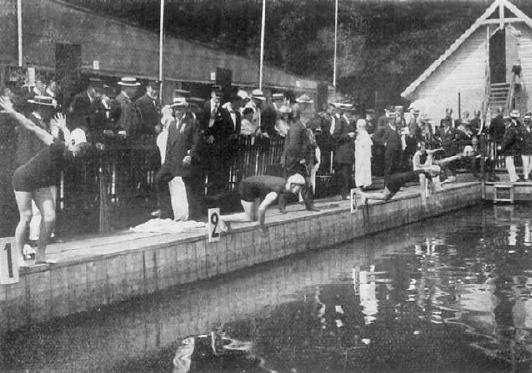 Первое плавание. Плавание в Петербурге 1908 год. Олимпийские игры 1908 плавание. Первые соревнования по плаванию в Венеции. Венеция первые соревнования по плаванию в 1515 году.